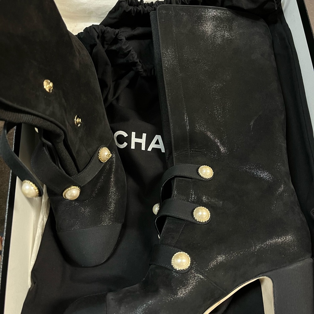 CHANEL Black Heeled Boots with Elegant Design